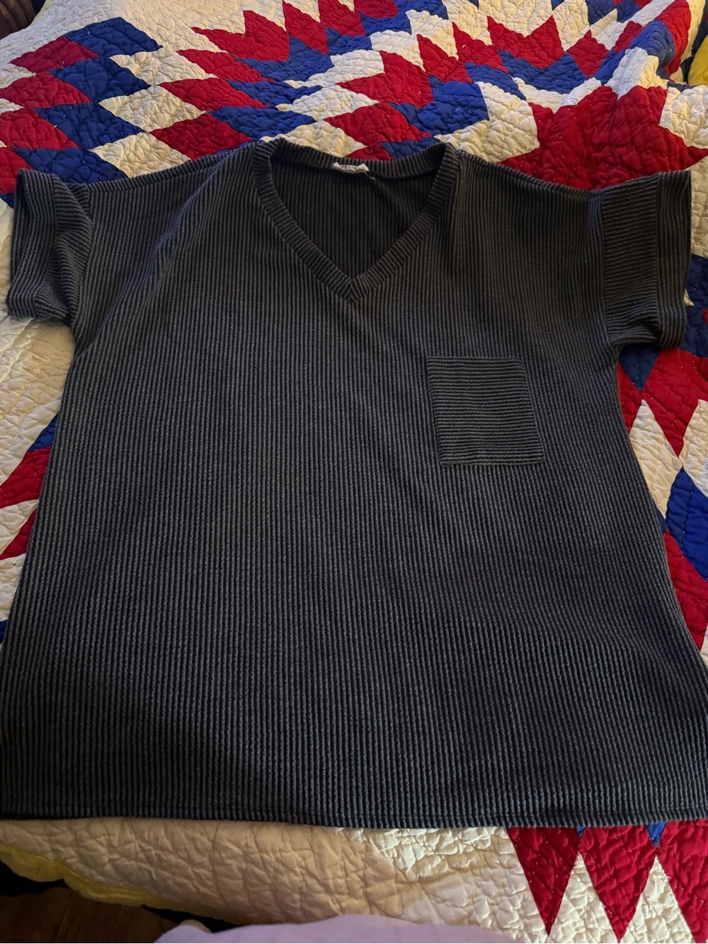 Women's V‑Neck Short Sleeve Ribbed Pocket Shirt - Charcoal